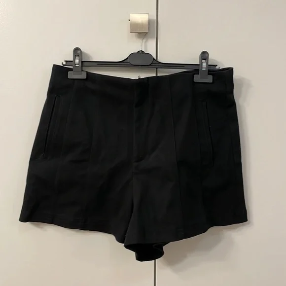 COPY - Shorts - Picture 1 of 7